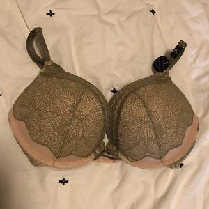 Victoria’s Secret Lace Bombshell Bra